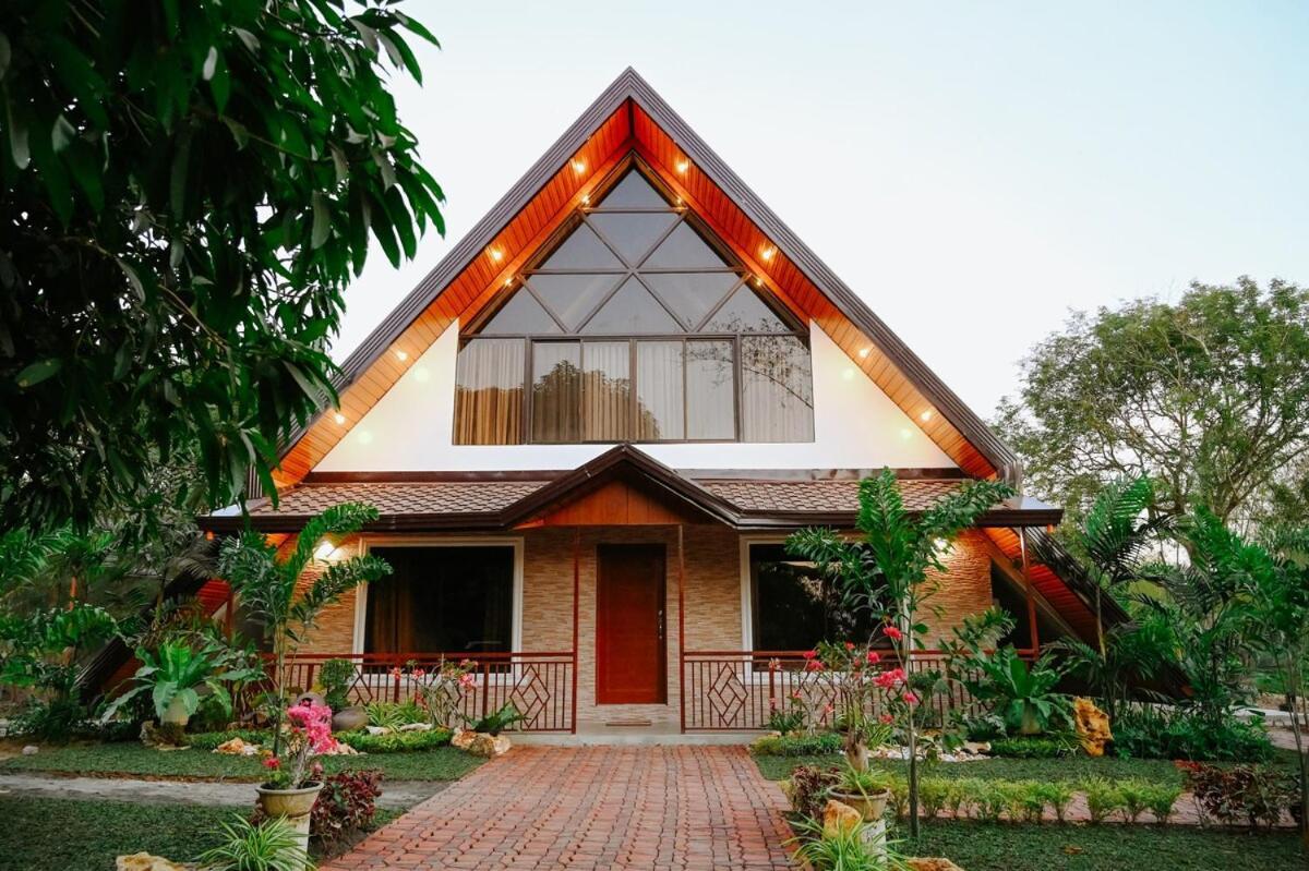 Redwood Cabin Bolinao Ngoại thất bức ảnh