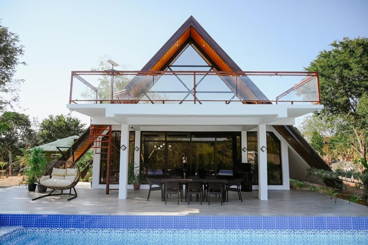 Redwood Cabin Bolinao Ngoại thất bức ảnh