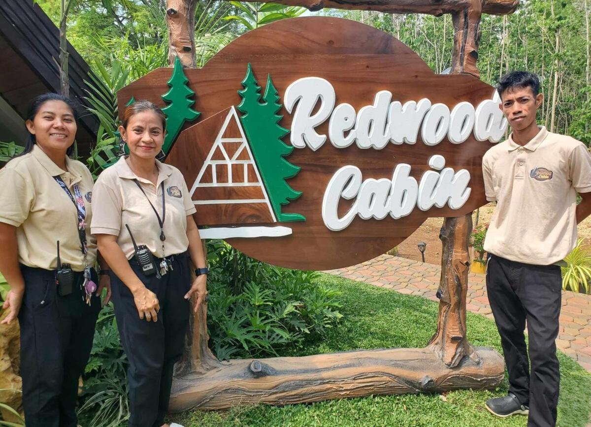 Redwood Cabin Bolinao Ngoại thất bức ảnh