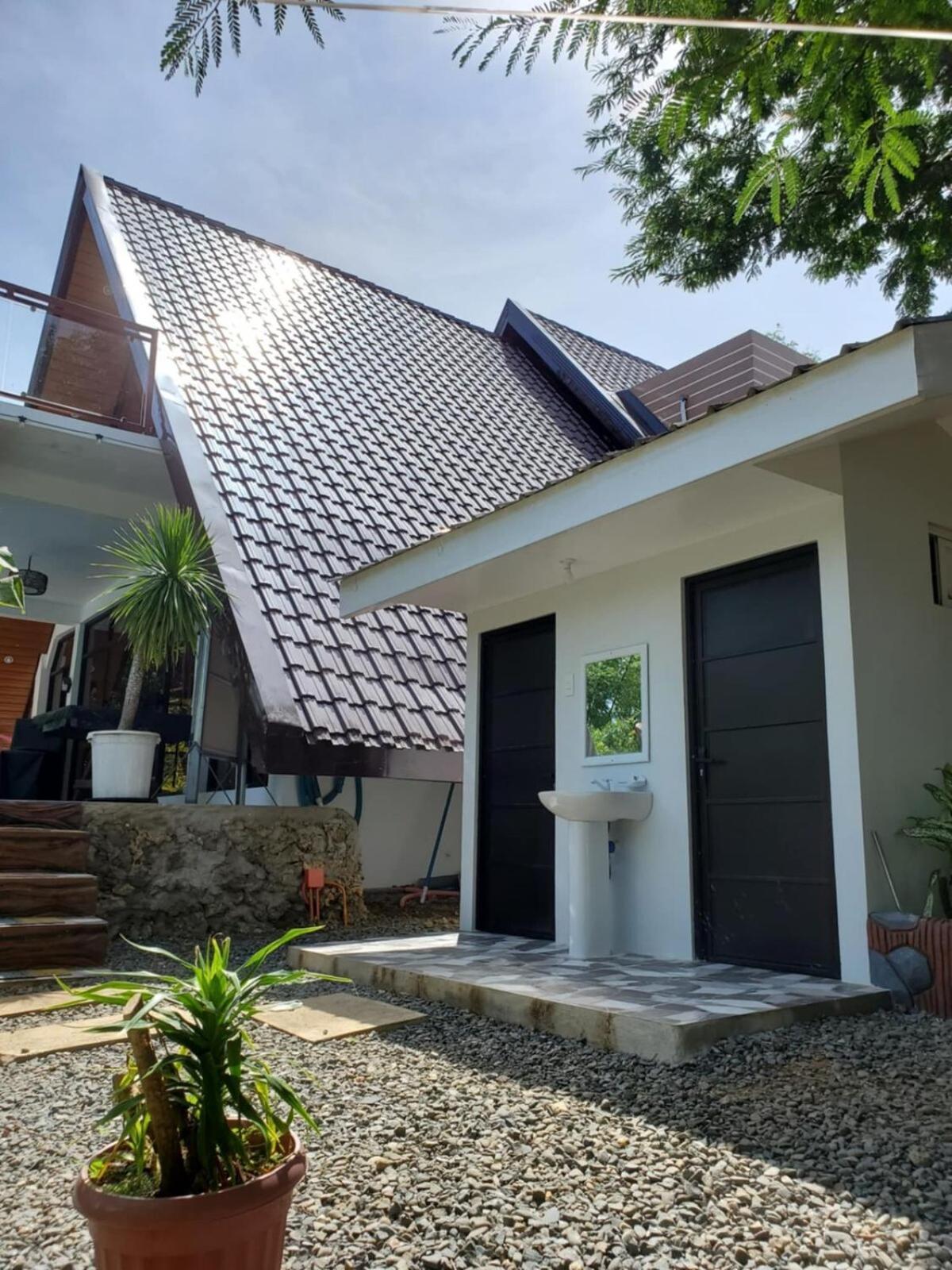 Redwood Cabin Bolinao Ngoại thất bức ảnh